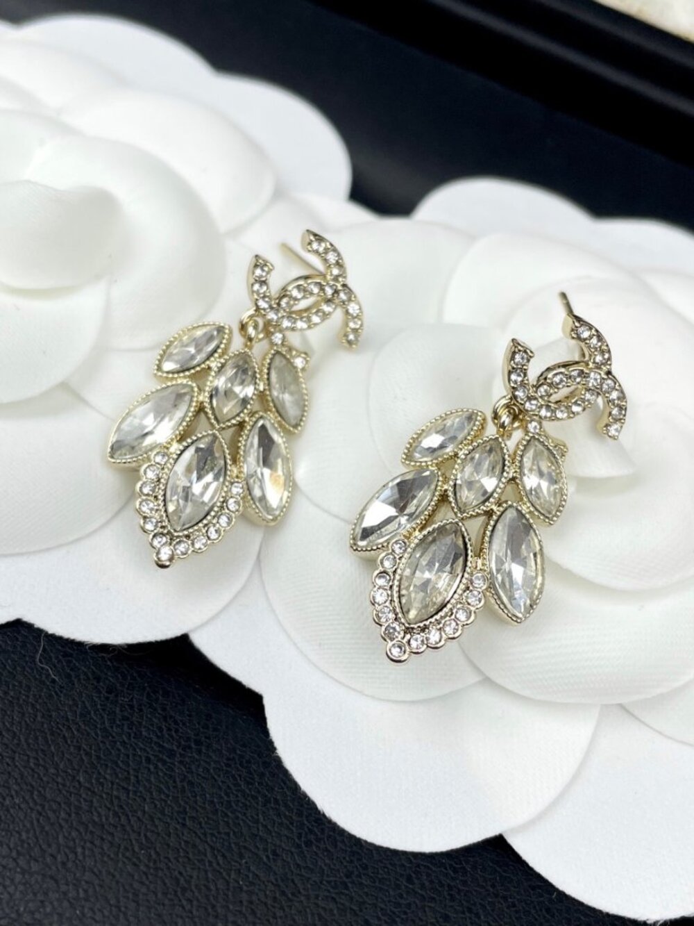 Chanel earrings - Picture 3 of 4